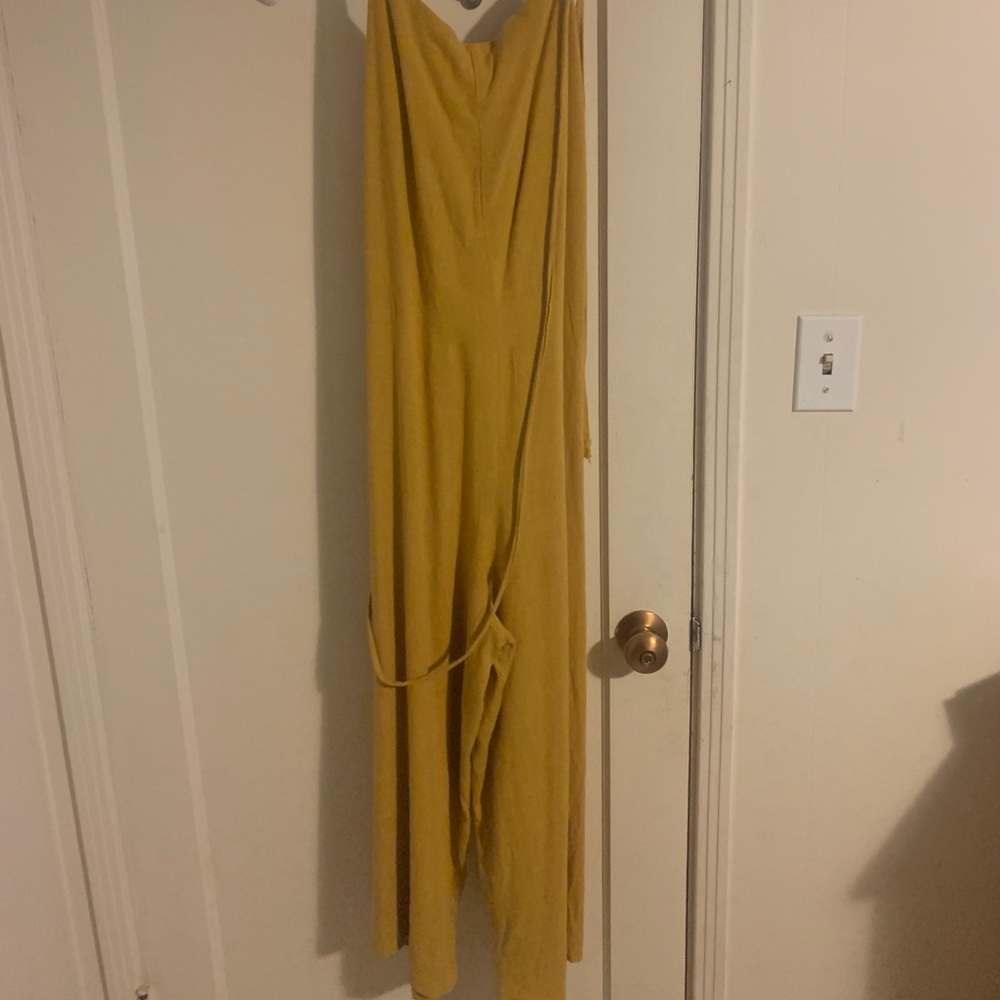 yellow jumpsuit !